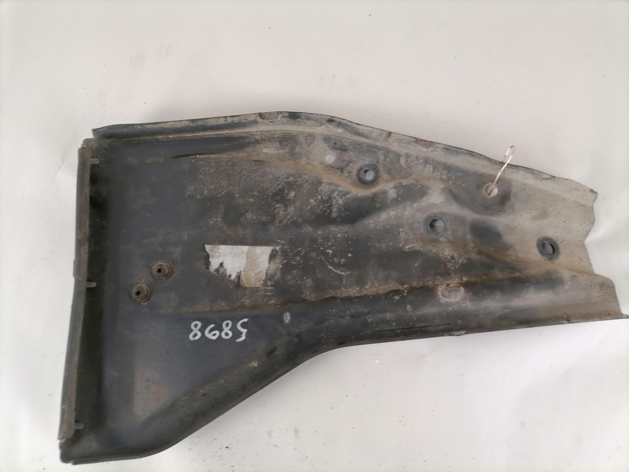 Scania Mudguard bracket 1743493 - Universal part for Truck: picture 2 Scania Mudguard bracket 1743493 - Universal part for Truck: picture 2