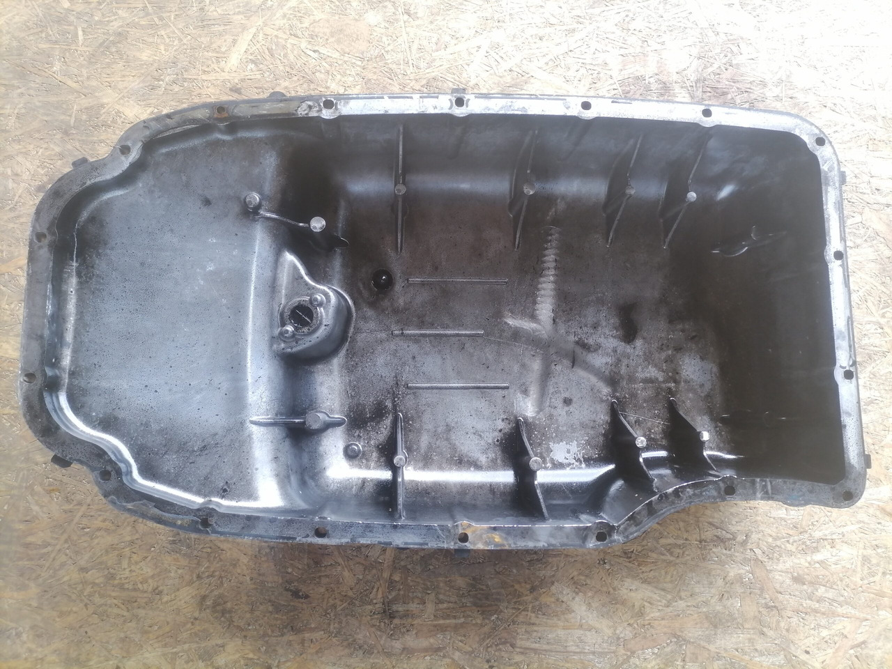 Scania Oil sump 2023780 - Oil pan for Truck: picture 5 Scania Oil sump 2023780 - Oil pan for Truck: picture 5