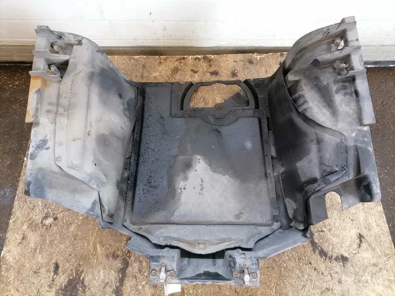 Scania Põhjakaitse 1358677 - Universal part for Truck: picture 5 Scania Põhjakaitse 1358677 - Universal part for Truck: picture 5