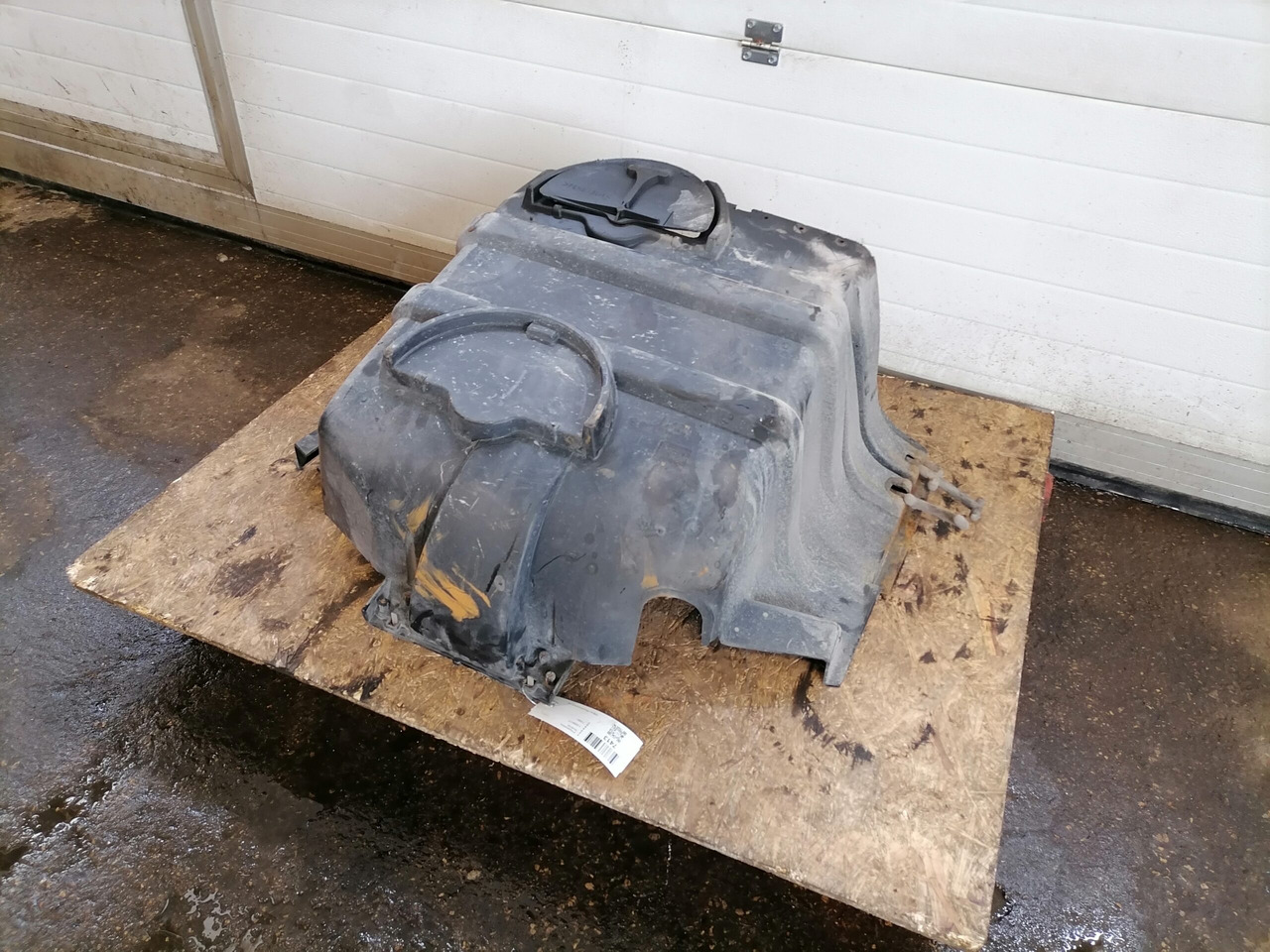 Scania Põhjakaitse 1358677 - Universal part for Truck: picture 1 Scania Põhjakaitse 1358677 - Universal part for Truck: picture 1