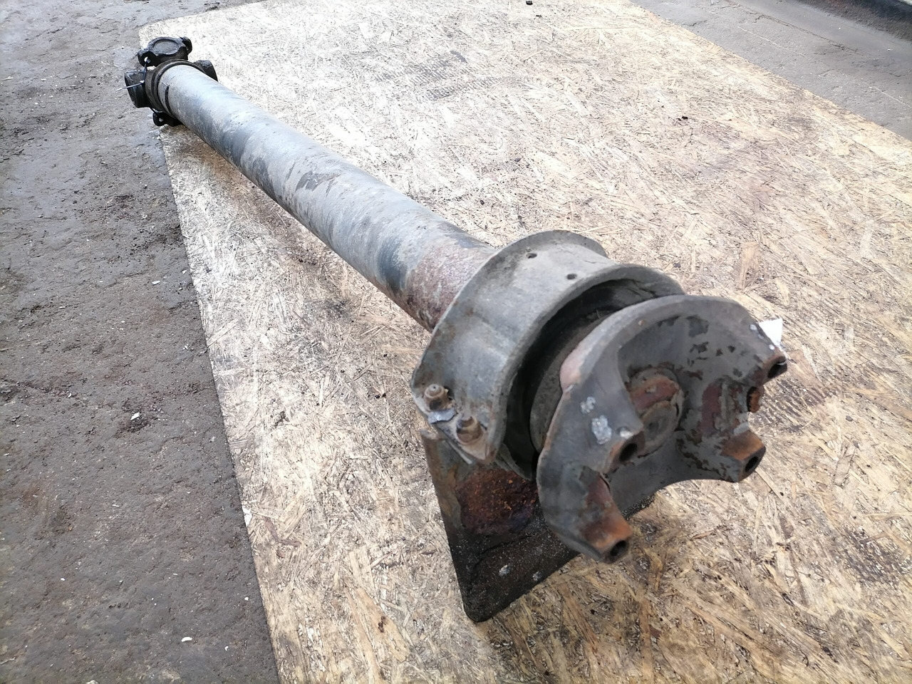Scania Propeller shaft 1758402 - Propeller shaft for Truck: picture 2 Scania Propeller shaft 1758402 - Propeller shaft for Truck: picture 2