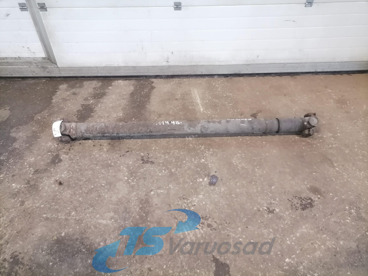 Scania Propeller shaft 1758613 - Propeller shaft for Truck: picture 1 Scania Propeller shaft 1758613 - Propeller shaft for Truck: picture 1