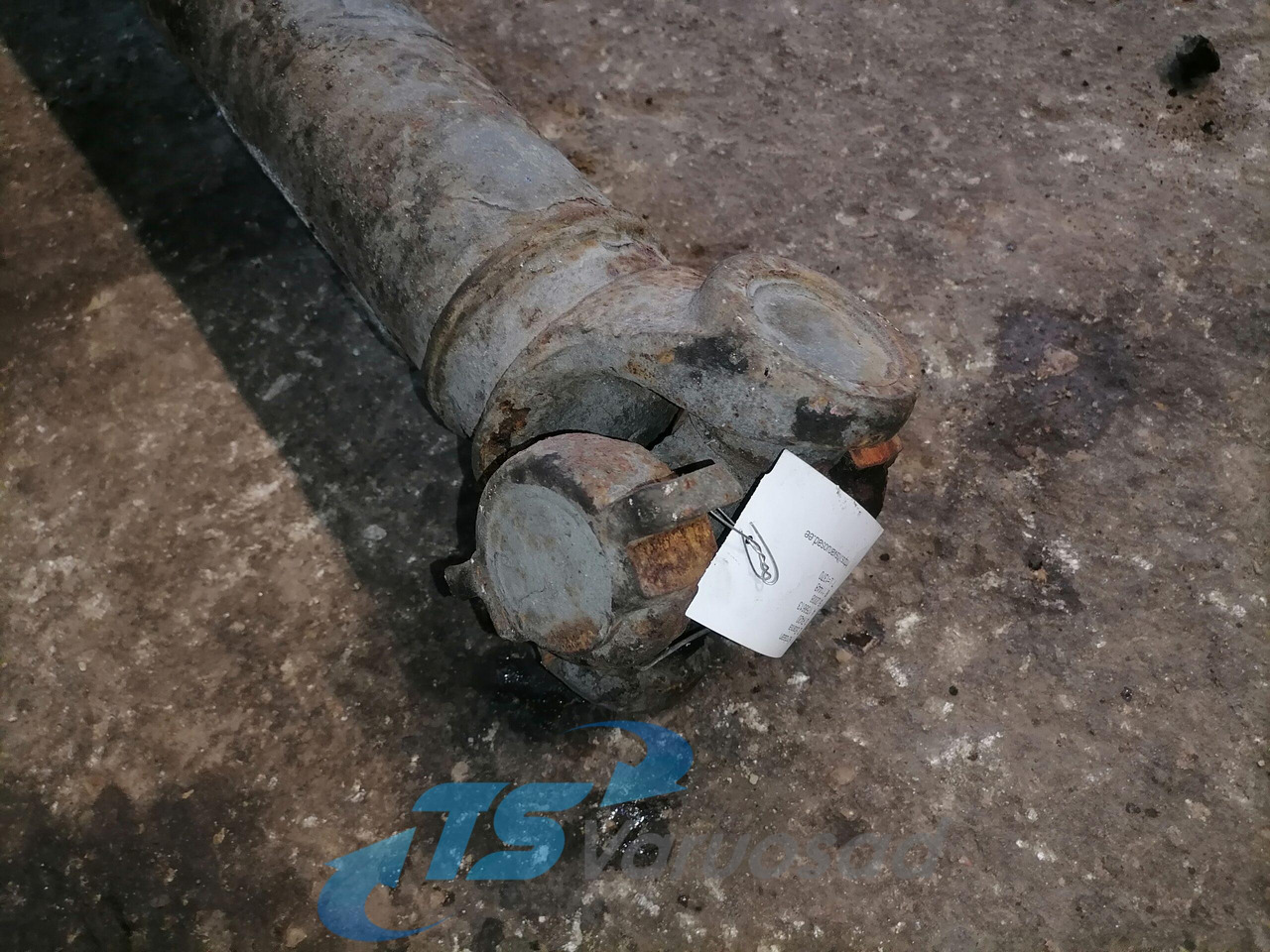 Scania Propeller shaft 1758613 - Propeller shaft for Truck: picture 3 Scania Propeller shaft 1758613 - Propeller shaft for Truck: picture 3