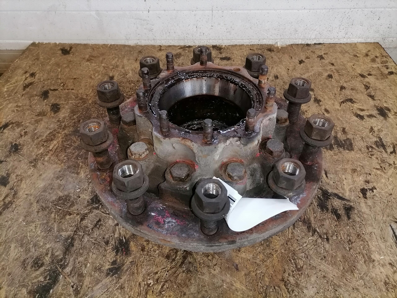 Scania Wheel hub 1382884 - Wheel hub for Truck: picture 1 Scania Wheel hub 1382884 - Wheel hub for Truck: picture 1
