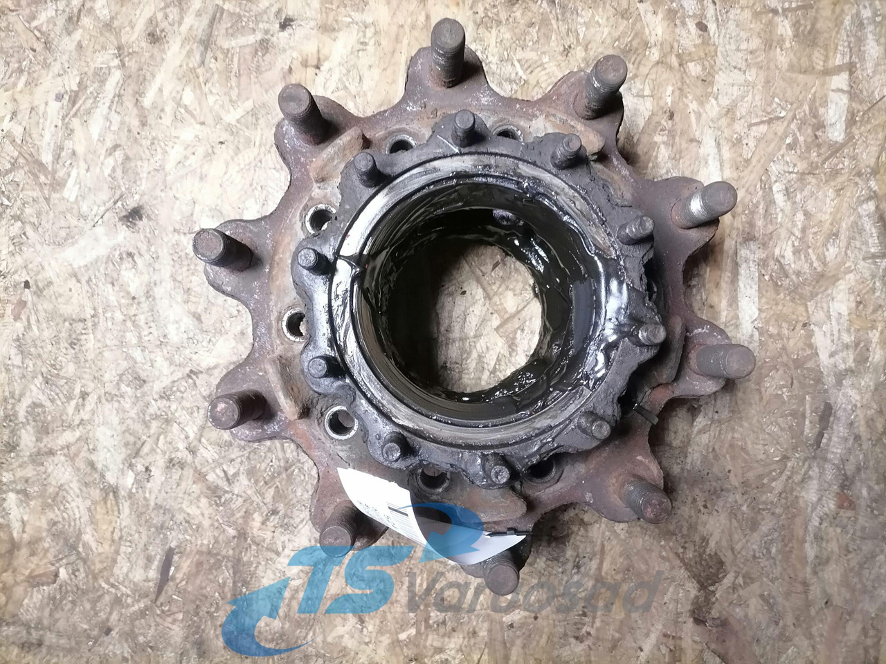 Scania Wheel hub 1724790 - Universal part for Truck: picture 2 Scania Wheel hub 1724790 - Universal part for Truck: picture 2