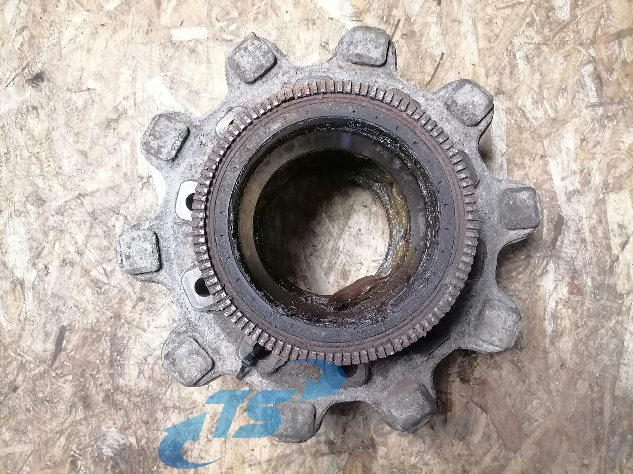 Scania Wheel hub 1724790 - Universal part for Truck: picture 3 Scania Wheel hub 1724790 - Universal part for Truck: picture 3