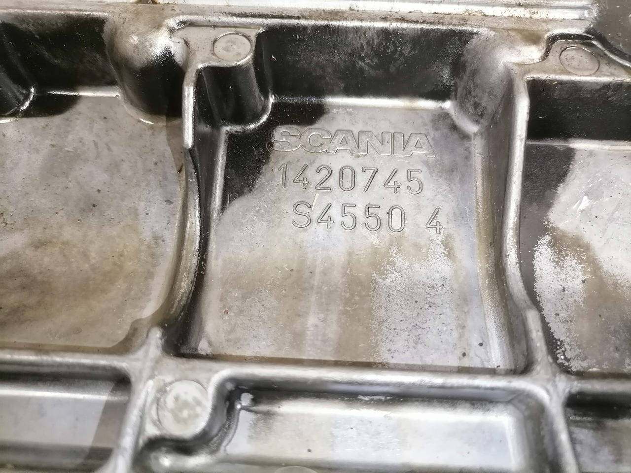 Scania engine side cover 1420745 - Engine and parts for Truck: picture 3 Scania engine side cover 1420745 - Engine and parts for Truck: picture 3