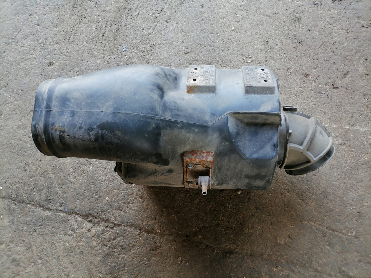 Volvo Air filter housing 20381066 - Air intake system for Truck: picture 3 Volvo Air filter housing 20381066 - Air intake system for Truck: picture 3