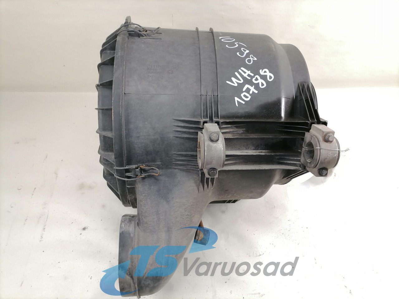 Volvo Air filter housing 21115476 - Air intake system for Truck: picture 2 Volvo Air filter housing 21115476 - Air intake system for Truck: picture 2