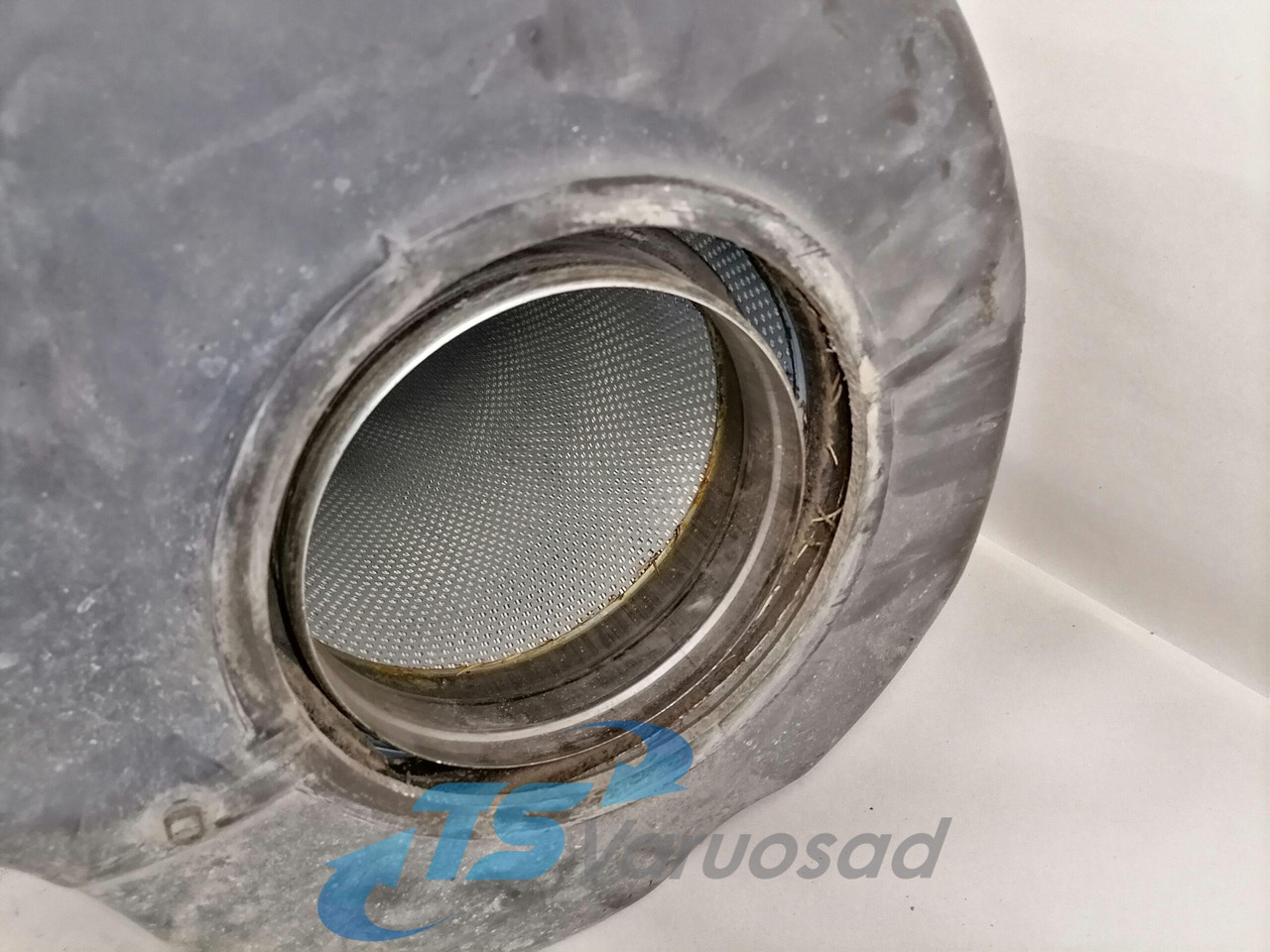 Volvo Air filter housing 3979505 - Air intake system for Truck: picture 4 Volvo Air filter housing 3979505 - Air intake system for Truck: picture 4
