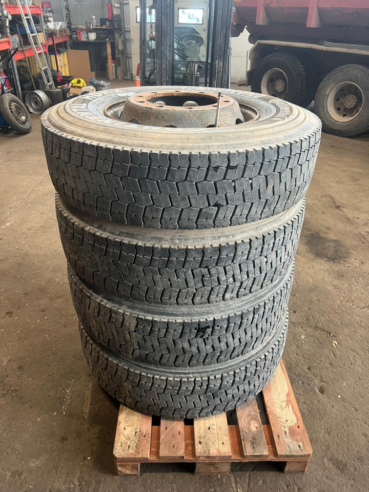 Volvo Continental HDR2 295/80R22.5 29580R225 - Wheels and tires for Truck: picture 1 Volvo Continental HDR2 295/80R22.5 29580R225 - Wheels and tires for Truck: picture 1