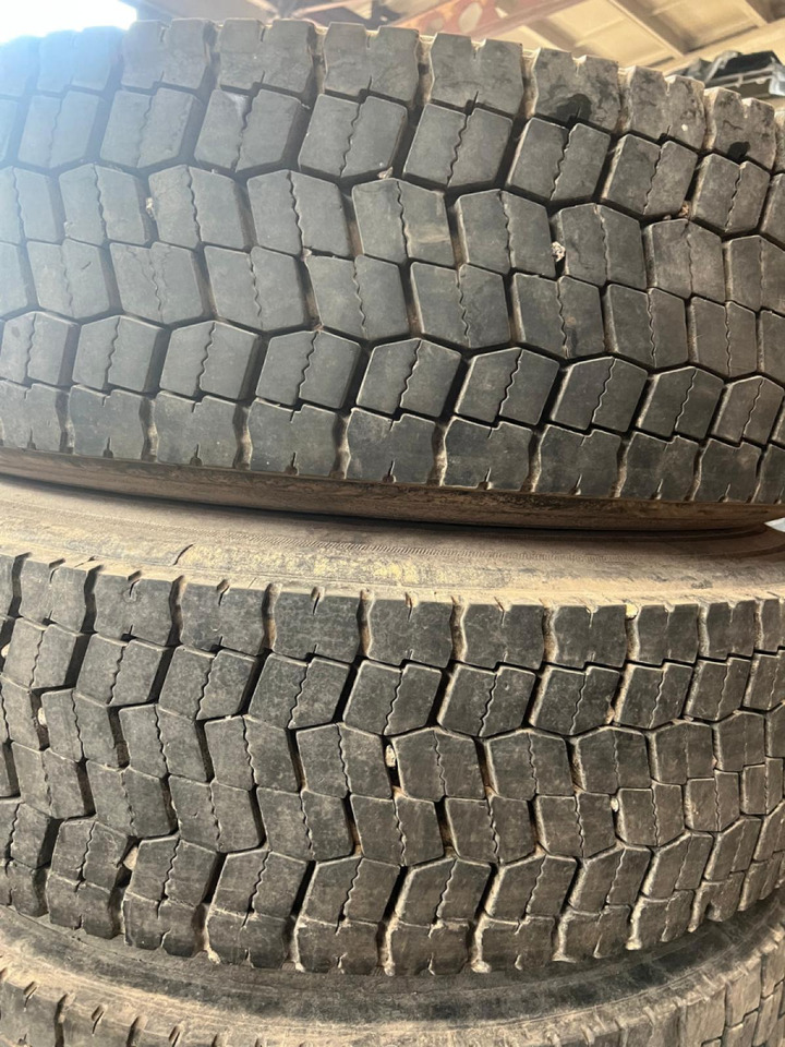 Volvo Continental HDR2 295/80R22.5 29580R225 - Wheels and tires for Truck: picture 4 Volvo Continental HDR2 295/80R22.5 29580R225 - Wheels and tires for Truck: picture 4