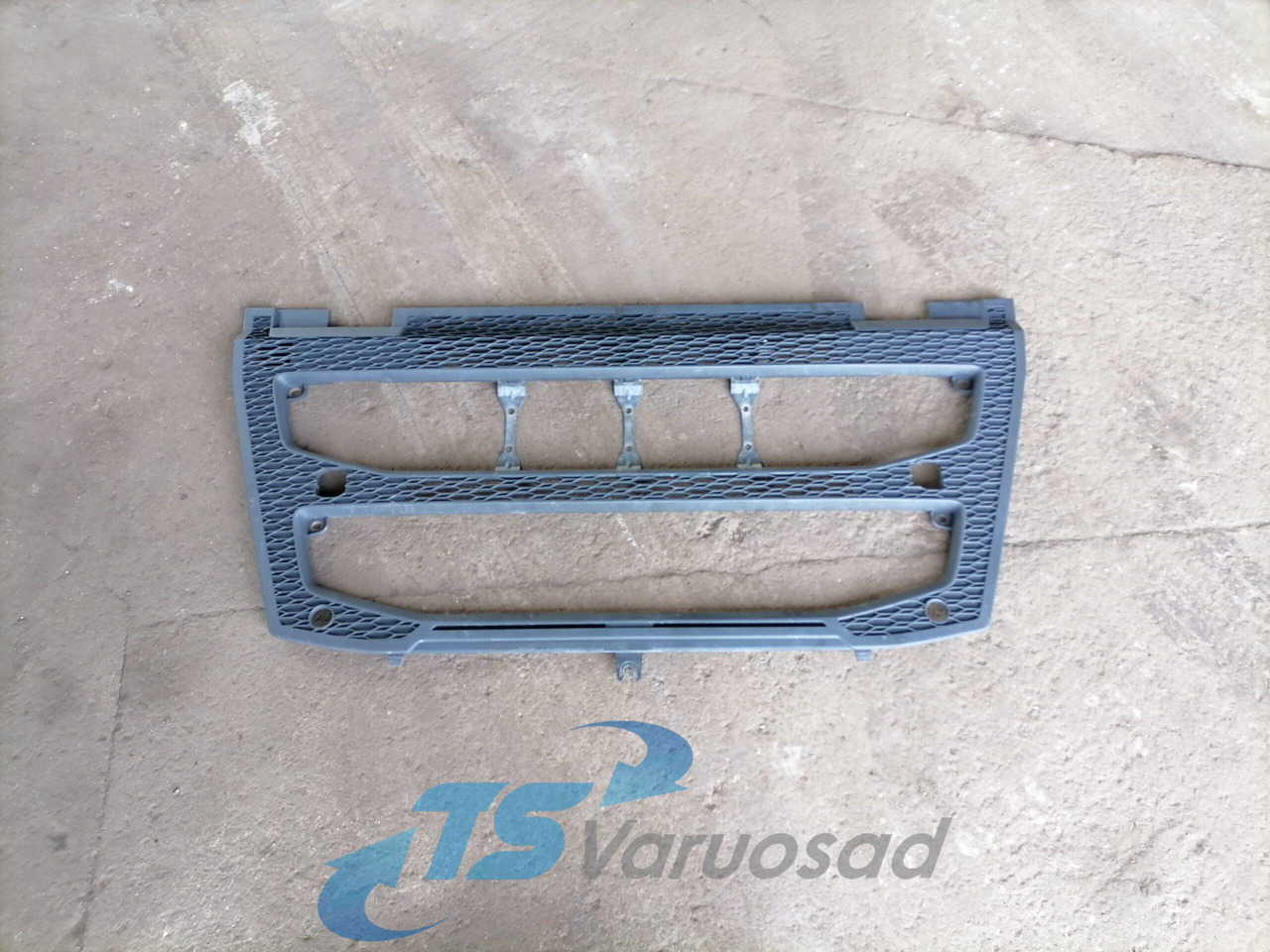 Volvo Grille panel 82491903 - Grill for Truck: picture 1 Volvo Grille panel 82491903 - Grill for Truck: picture 1