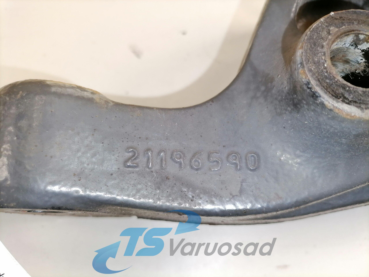 Volvo Kabiini kandur, tagumine 21196590 - Cab suspension for Truck: picture 4 Volvo Kabiini kandur, tagumine 21196590 - Cab suspension for Truck: picture 4