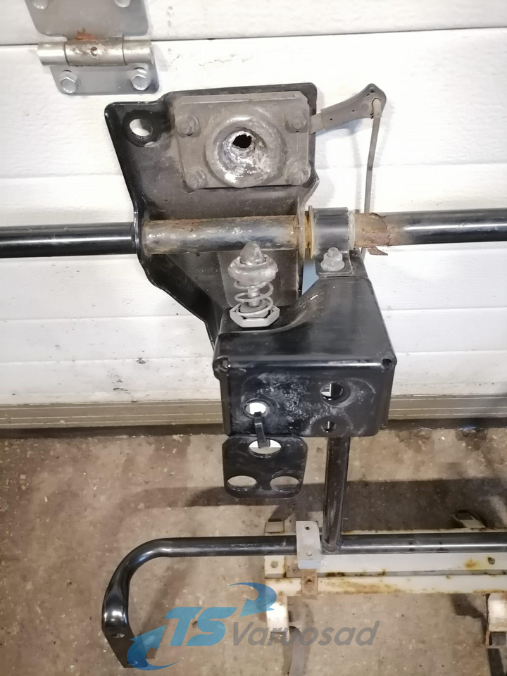 Volvo Kabiini tuulesuunaja kandur 82211420 - Universal part for Truck: picture 5 Volvo Kabiini tuulesuunaja kandur 82211420 - Universal part for Truck: picture 5