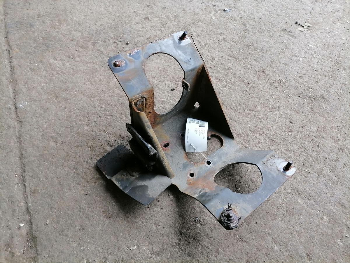 Volvo Mudguard bracket 21717677 - Universal part for Truck: picture 3 Volvo Mudguard bracket 21717677 - Universal part for Truck: picture 3