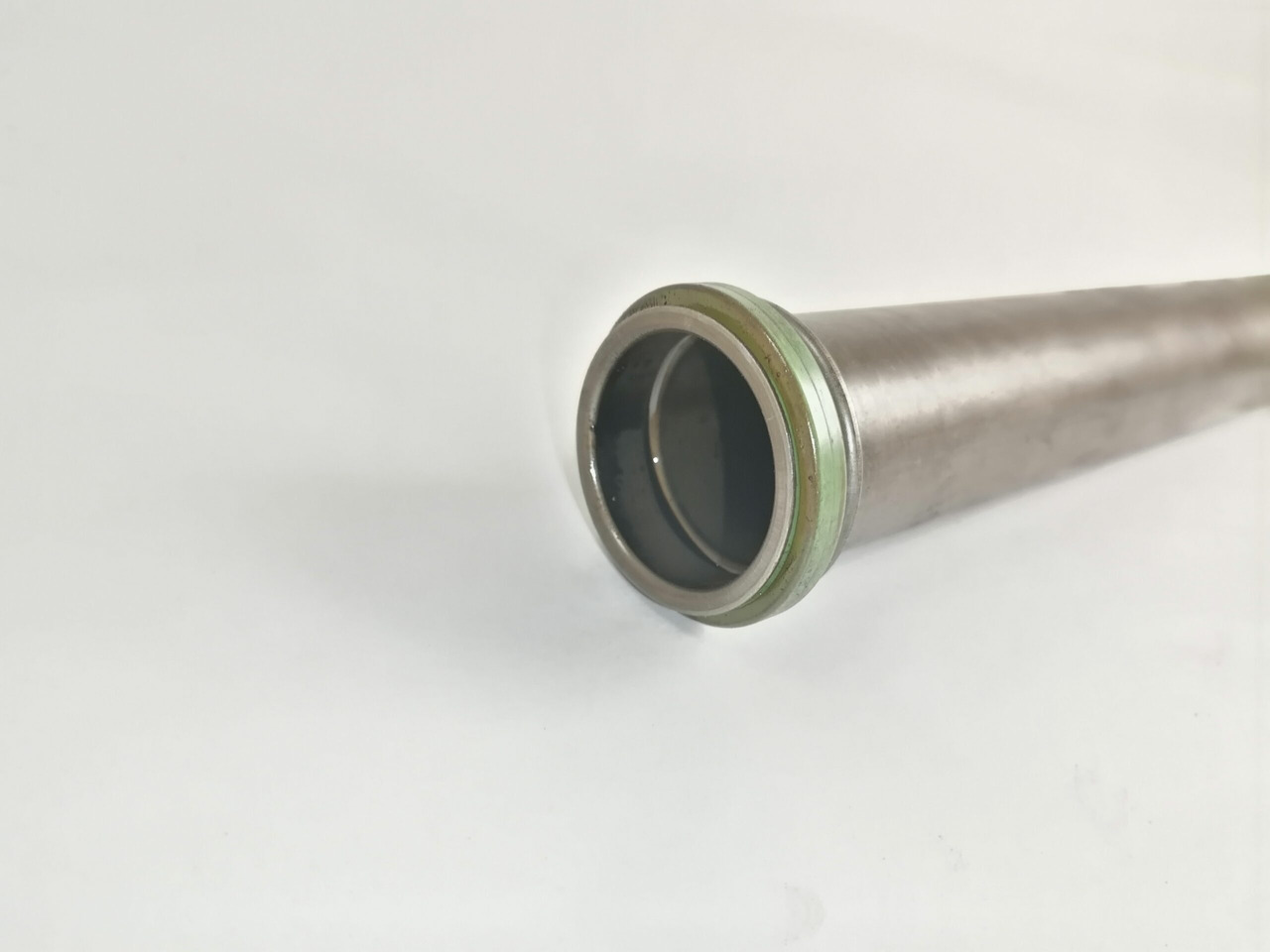 Volvo Oil pick up pipe 20509415 - Engine and parts for Truck: picture 2 Volvo Oil pick up pipe 20509415 - Engine and parts for Truck: picture 2