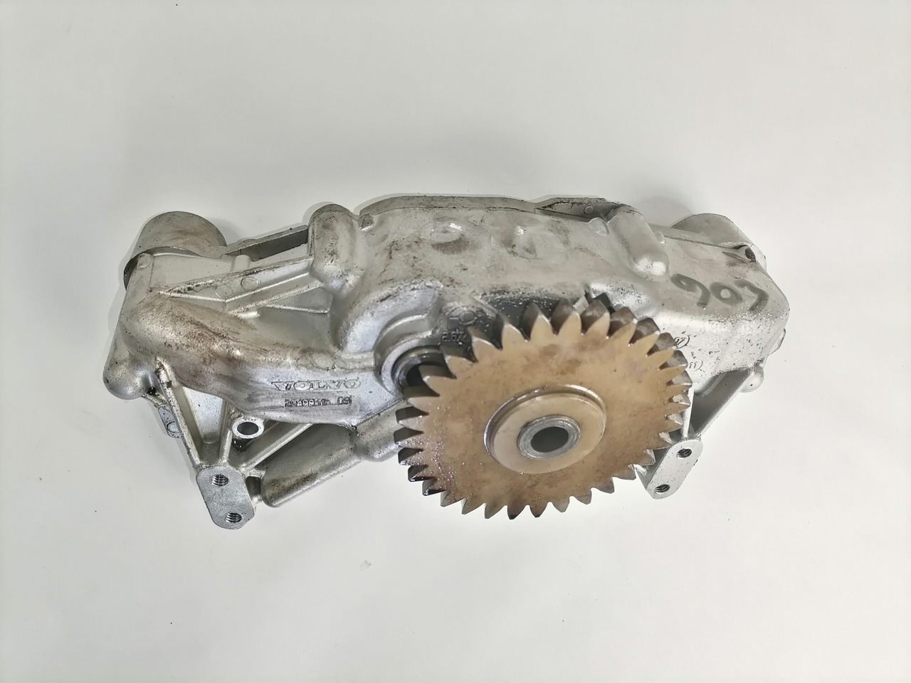 Volvo Oil pump 20498516 - Oil pump for Truck: picture 3 Volvo Oil pump 20498516 - Oil pump for Truck: picture 3