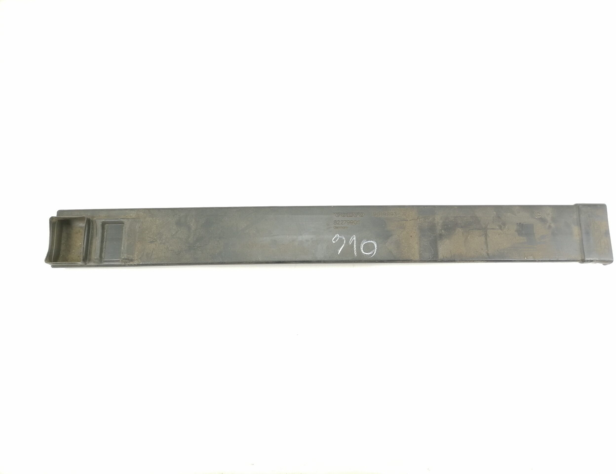 Volvo Salongi plastik 82279905 - Universal part for Truck: picture 1 Volvo Salongi plastik 82279905 - Universal part for Truck: picture 1