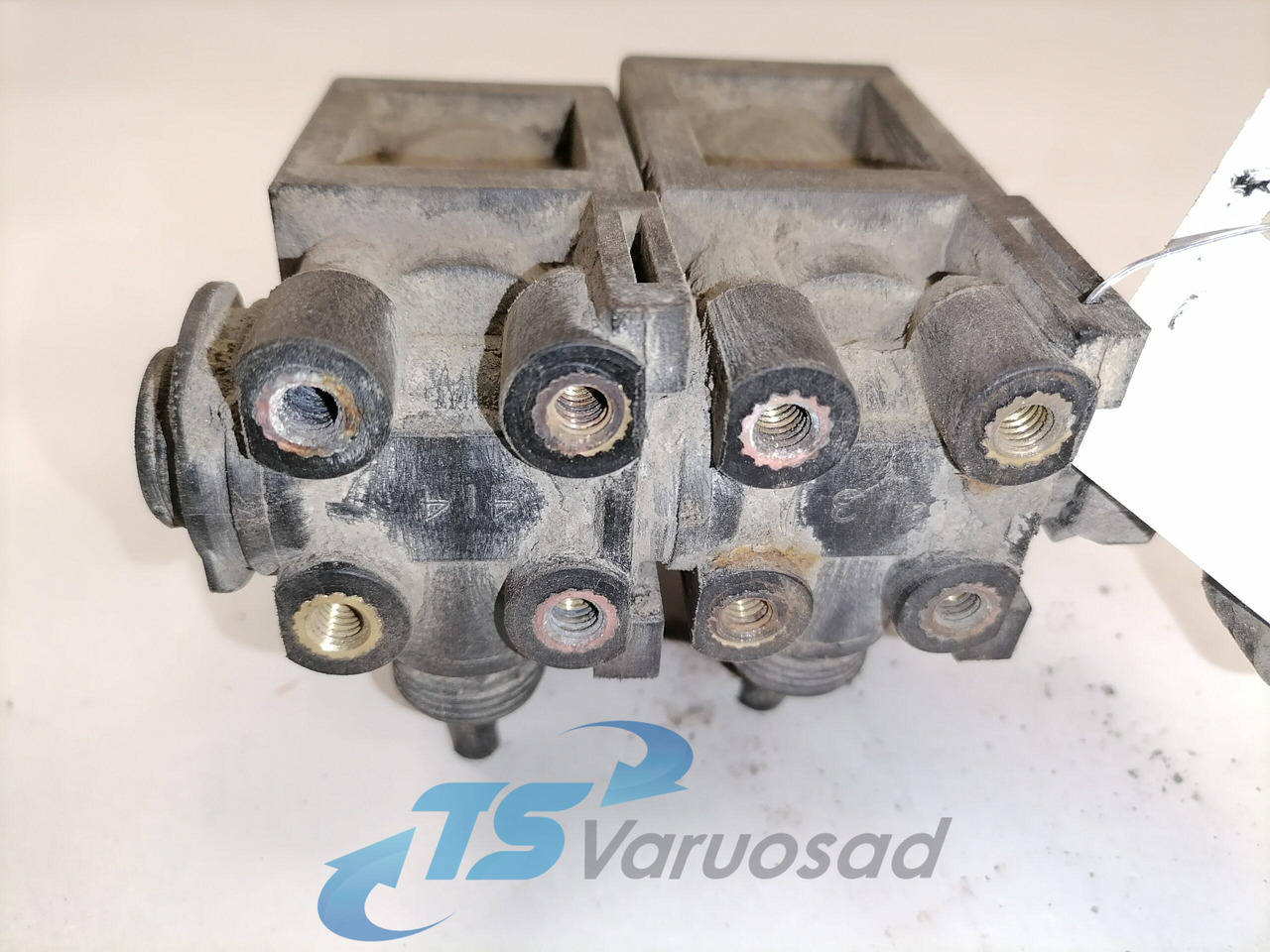 Volvo Solenoid valve 21472978 - Brake valve for Truck: picture 2 Volvo Solenoid valve 21472978 - Brake valve for Truck: picture 2