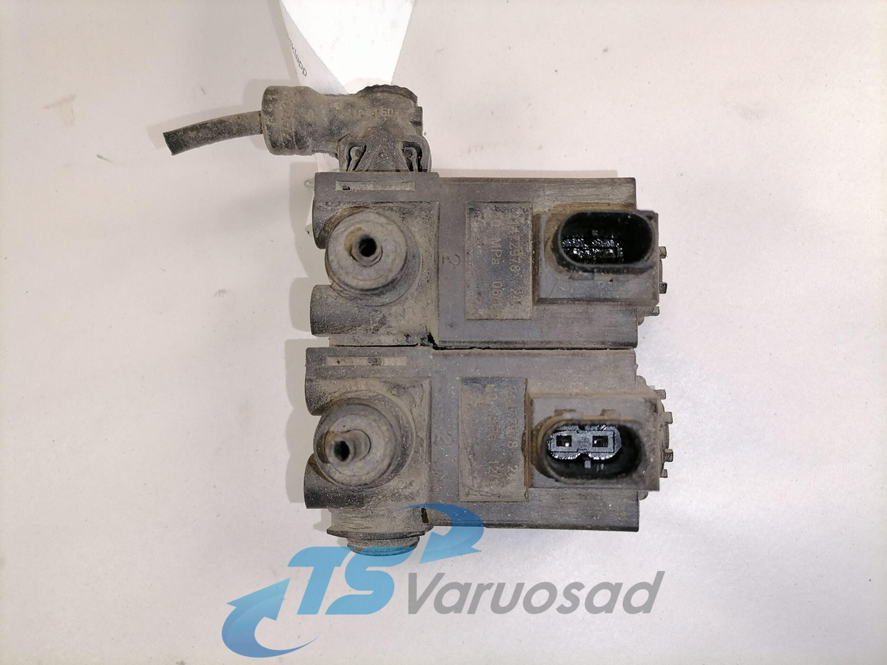 Volvo Solenoid valve 21472978 - Brake valve for Truck: picture 3 Volvo Solenoid valve 21472978 - Brake valve for Truck: picture 3