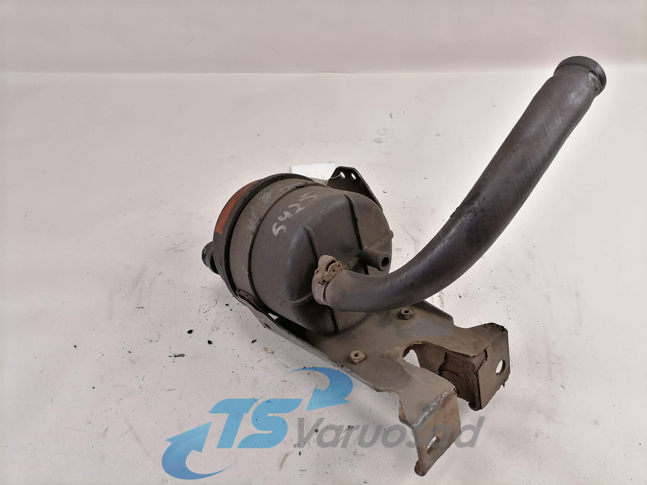 Volvo Steering oil tank+ bracket 1592945 - Steering hose for Truck: picture 3 Volvo Steering oil tank+ bracket 1592945 - Steering hose for Truck: picture 3