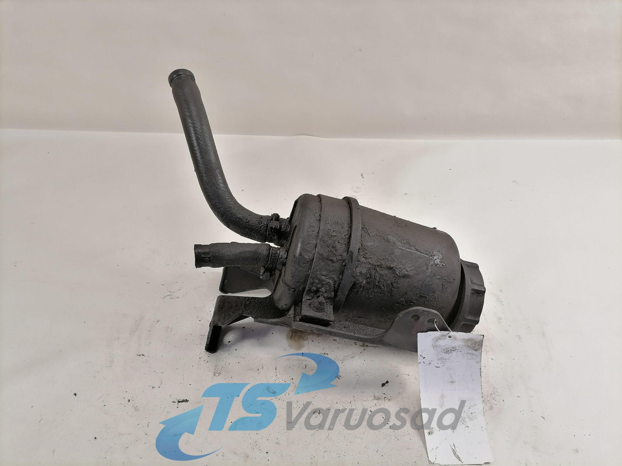 Volvo Steering oil tank+ bracket 20479764 - Steering hose for Truck: picture 1 Volvo Steering oil tank+ bracket 20479764 - Steering hose for Truck: picture 1