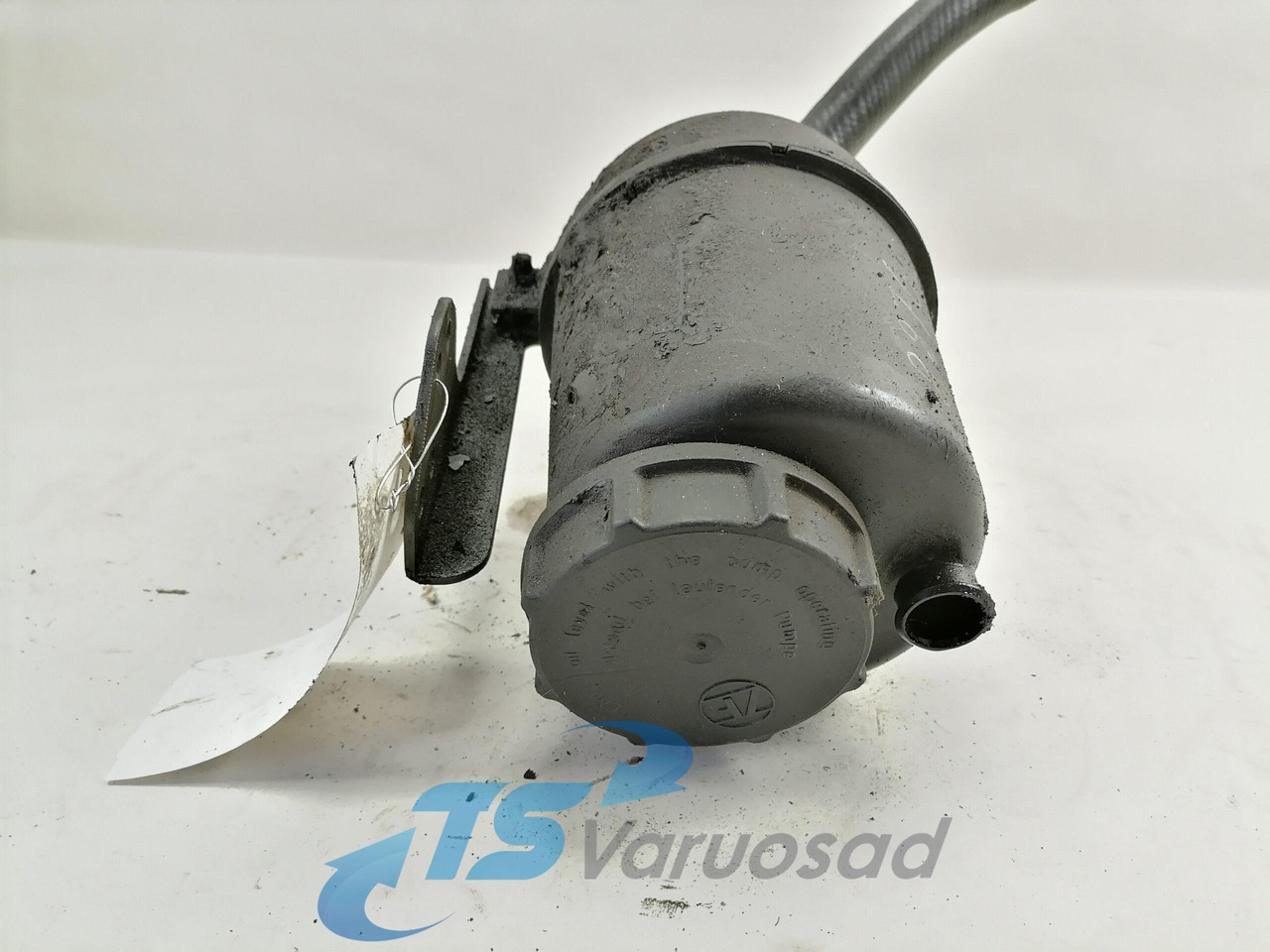 Volvo Steering oil tank+ bracket 20479764 - Steering hose for Truck: picture 3 Volvo Steering oil tank+ bracket 20479764 - Steering hose for Truck: picture 3