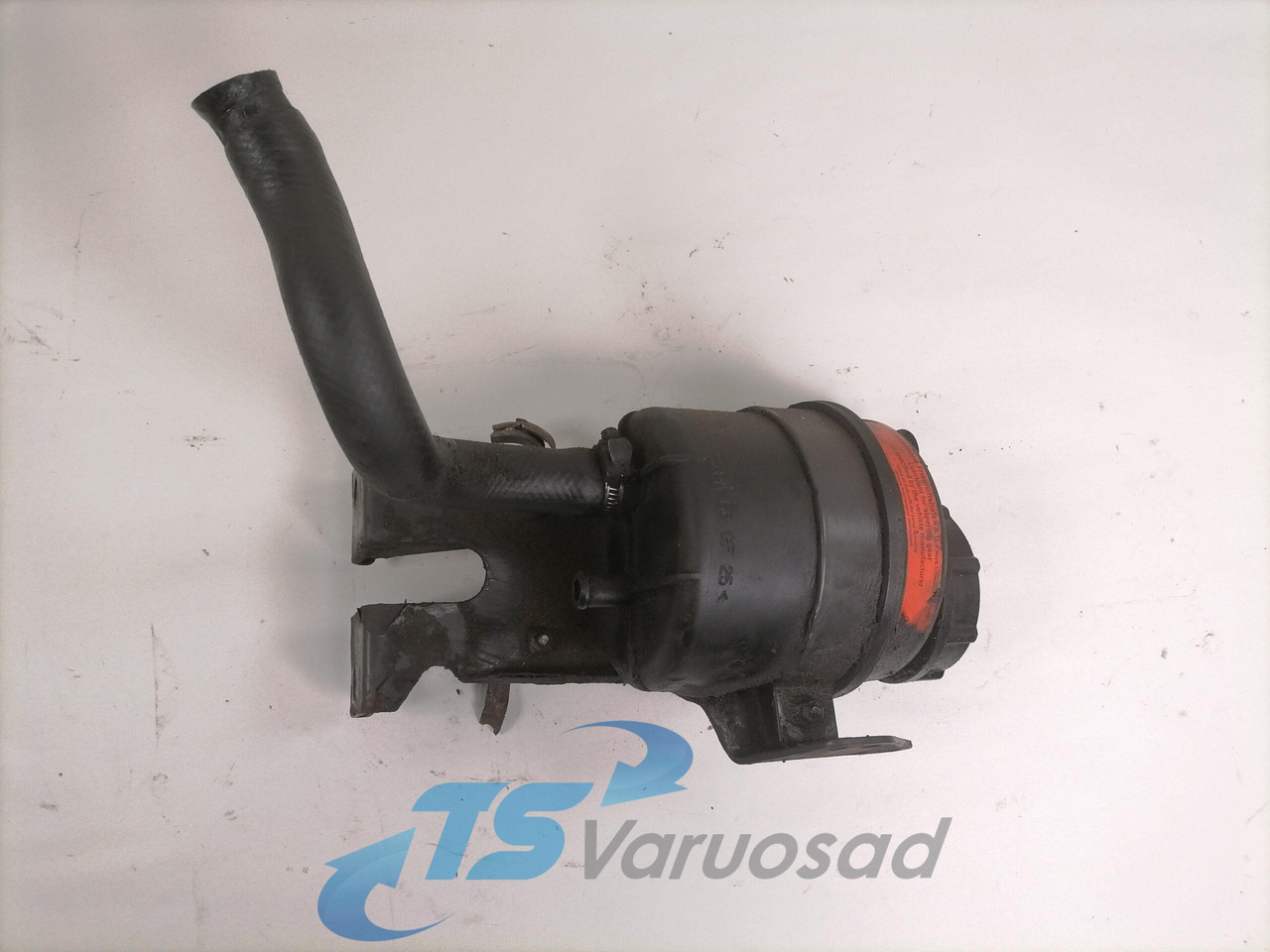 Volvo Steering oil tank+ bracket 20495075 - Steering hose for Truck: picture 2 Volvo Steering oil tank+ bracket 20495075 - Steering hose for Truck: picture 2
