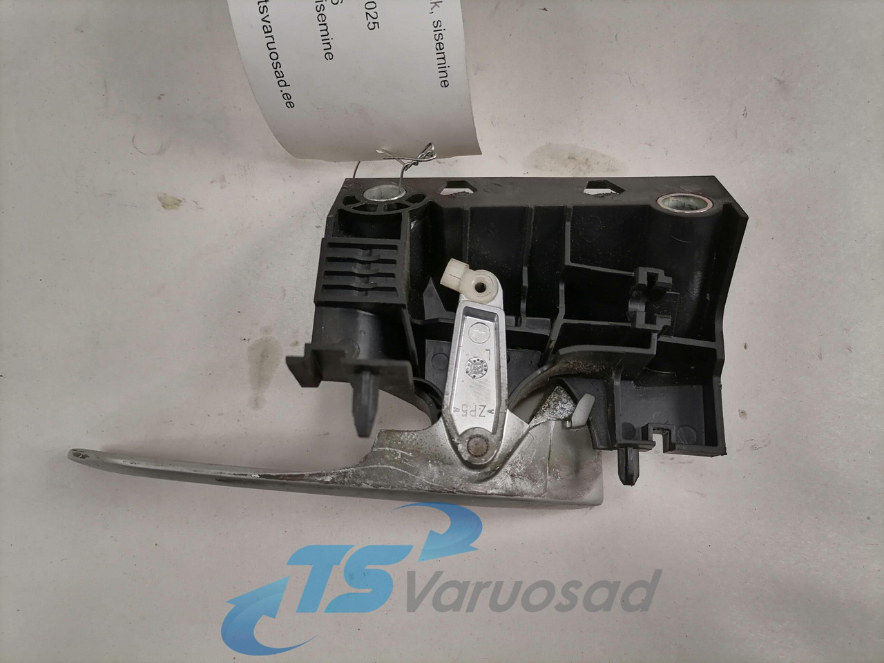 Volvo Ukselink, sisemine vasak 84012025 - Door and parts for Truck: picture 3 Volvo Ukselink, sisemine vasak 84012025 - Door and parts for Truck: picture 3