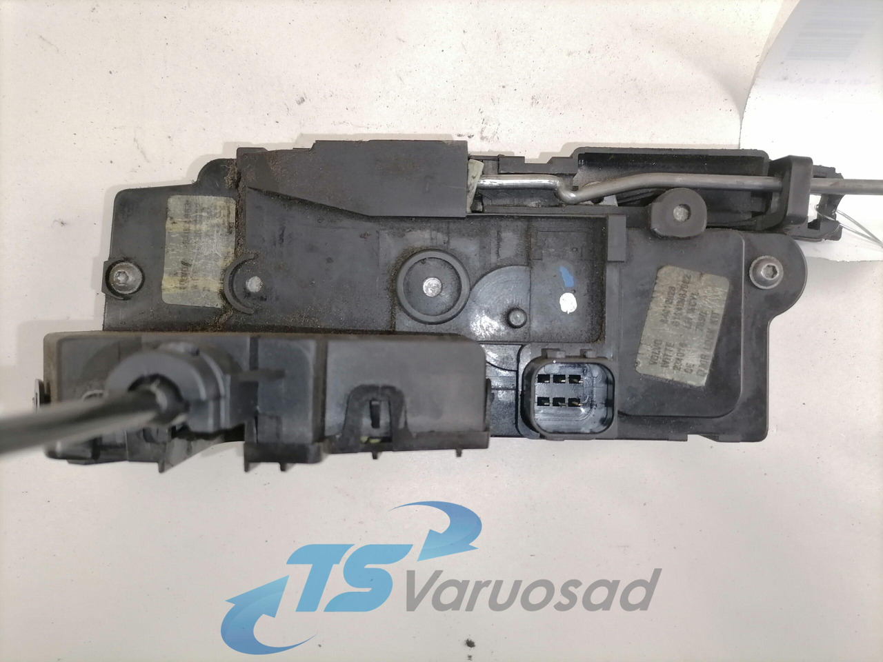 Volvo Ukselukk, vasak 21884395 - Door and parts for Truck: picture 2 Volvo Ukselukk, vasak 21884395 - Door and parts for Truck: picture 2