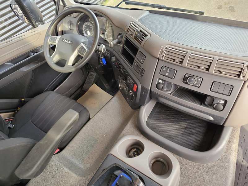 Crane truck DAF CF 530 8x4-4 / FASSI 27.5 t/m CRANE + TIPPER: picture 17 Crane truck DAF CF 530 8x4-4 / FASSI 27.5 t/m CRANE + TIPPER: picture 17