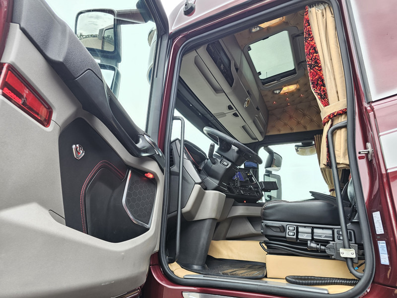 Tractor unit Scania R580 V8 XT / 6x2 BOOGIE / RETARDER / HYDRAULIC / 80T: picture 9 Tractor unit Scania R580 V8 XT / 6x2 BOOGIE / RETARDER / HYDRAULIC / 80T: picture 9