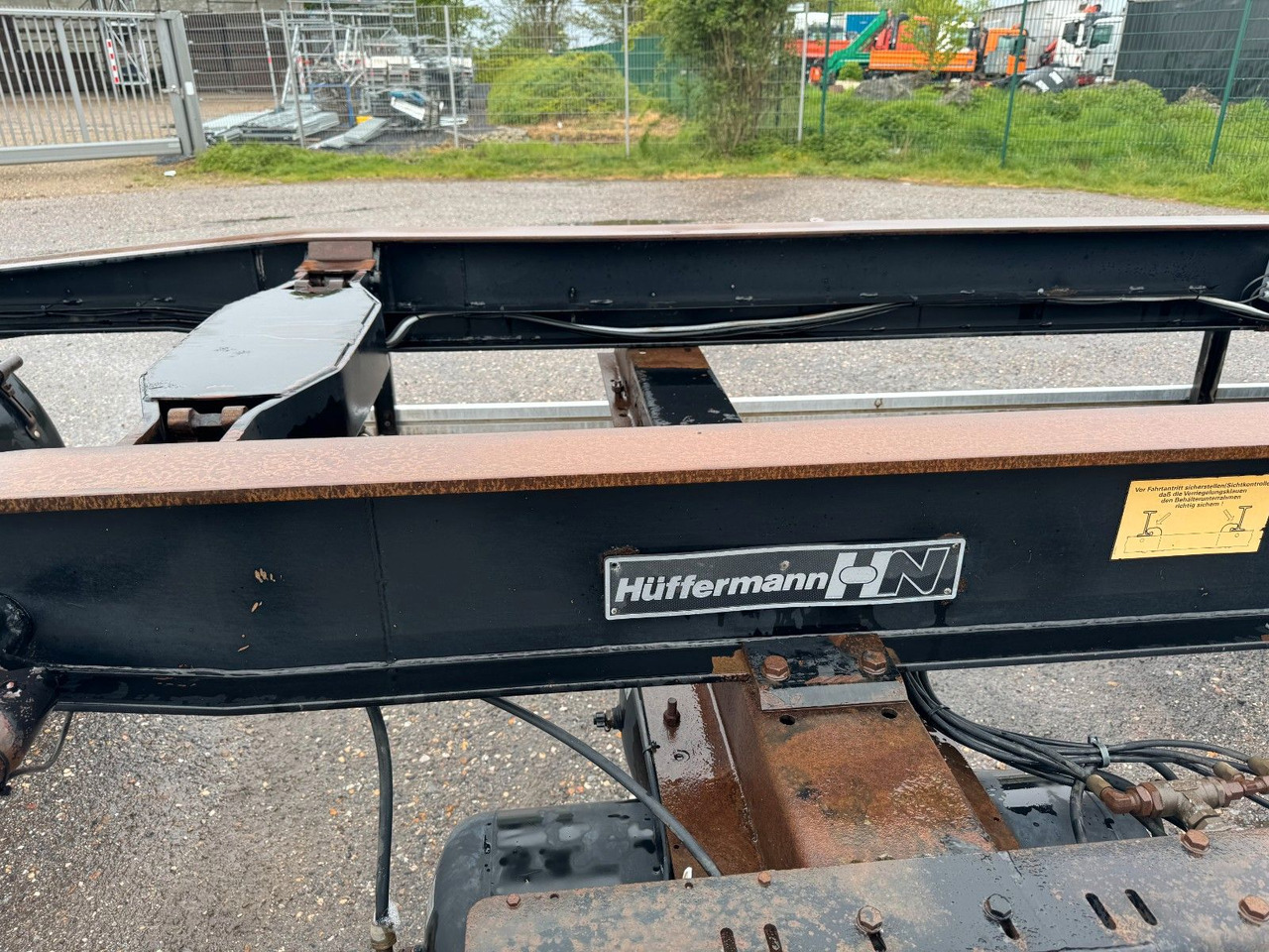 Hüffermann 2 Achs Abrollanhänger mit Schlitten - Roll-off/ Skip trailer: picture 4 Hüffermann 2 Achs Abrollanhänger mit Schlitten - Roll-off/ Skip trailer: picture 4