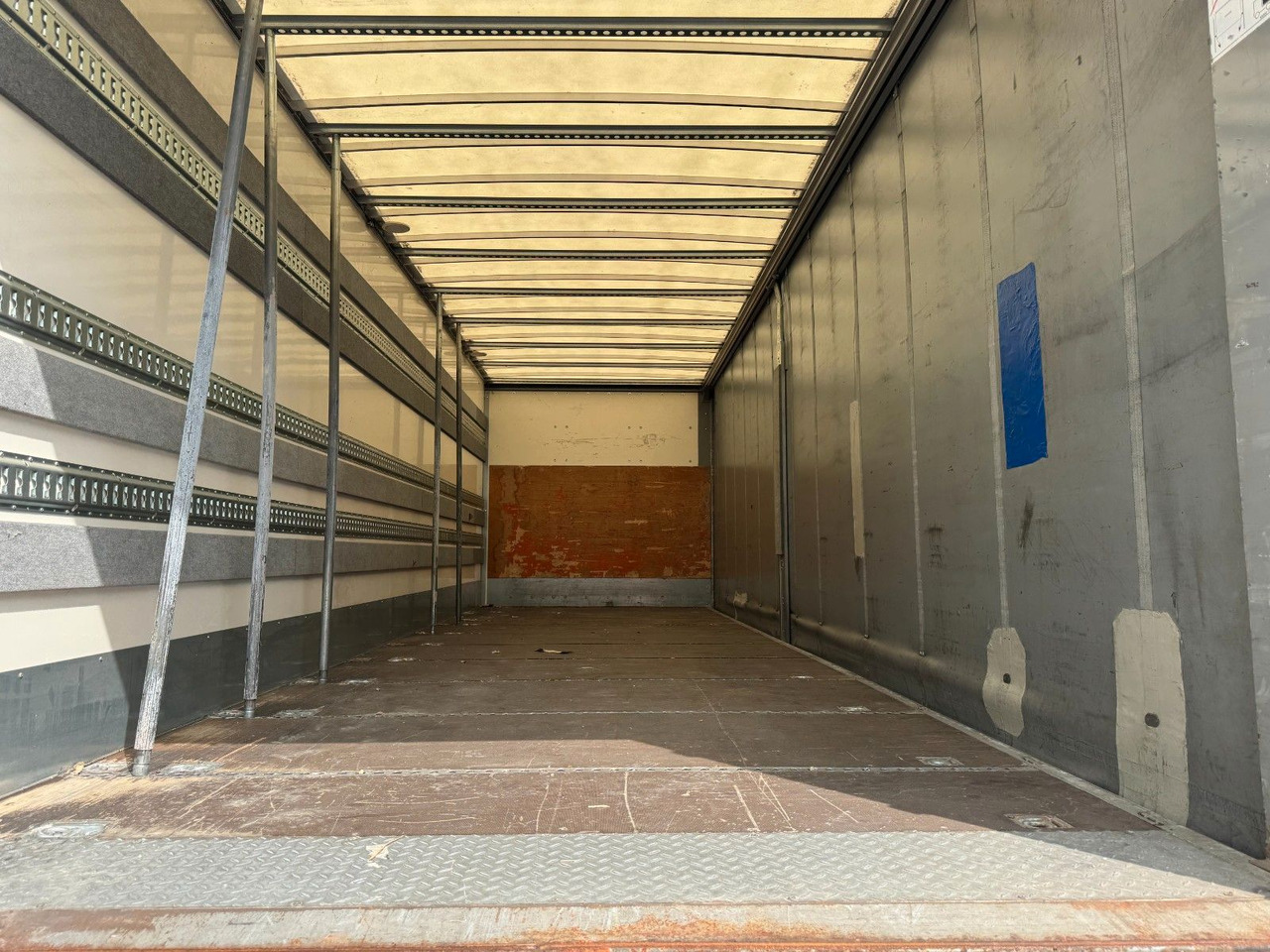 MAN 18.290 4X2 Koffer / Plane Top Zustand 8,30 Meter - Curtainsider truck: picture 3 MAN 18.290 4X2 Koffer / Plane Top Zustand 8,30 Meter - Curtainsider truck: picture 3