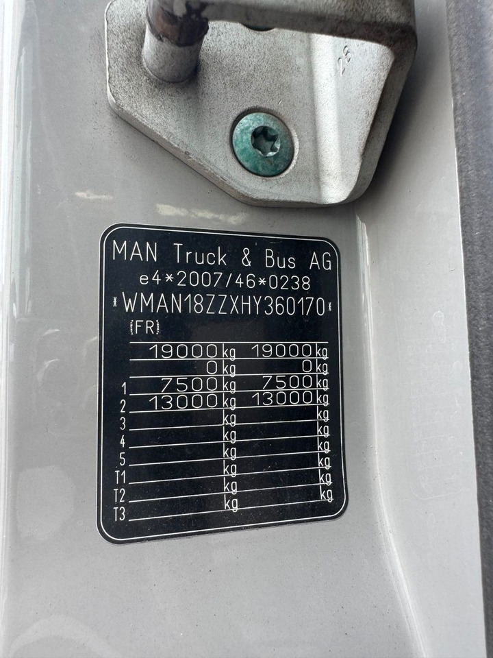 MAN 18.290 4X2 Koffer / Plane Top Zustand 8,30 Meter - Box truck: picture 2 MAN 18.290 4X2 Koffer / Plane Top Zustand 8,30 Meter - Box truck: picture 2
