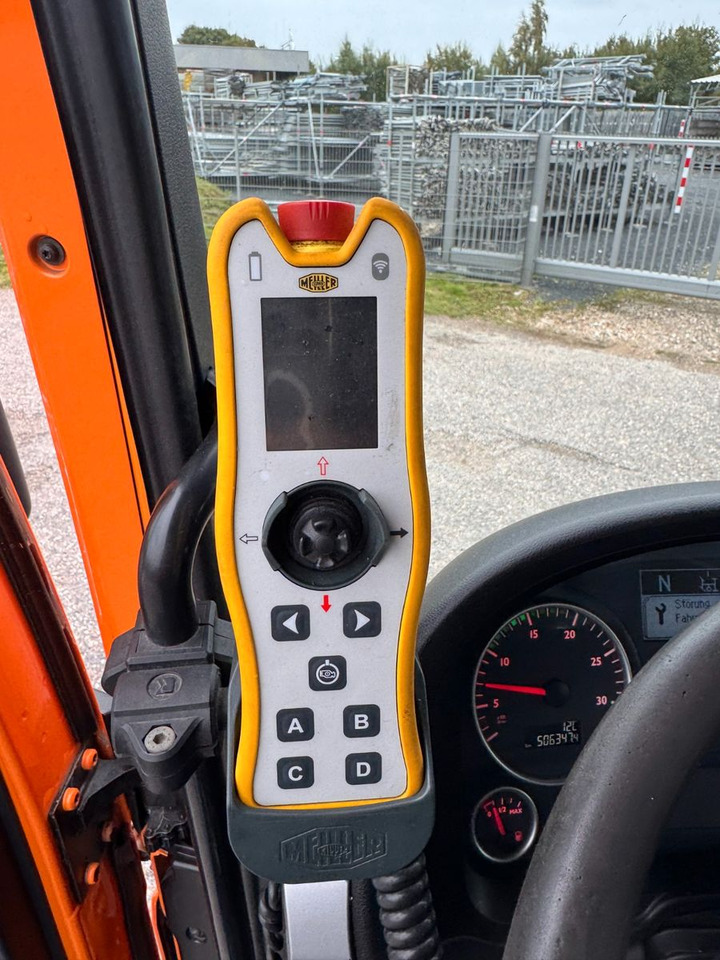 MAN 26.40 6X2 Meiller RK 20.70 mit Funk - Hook lift truck: picture 4 MAN 26.40 6X2 Meiller RK 20.70 mit Funk - Hook lift truck: picture 4