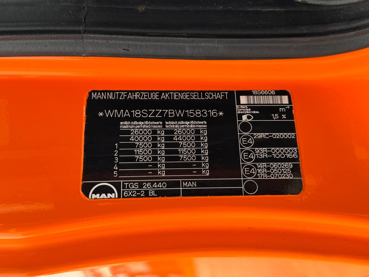 MAN 26.40 6X2 Multilift Abroller - Hook lift truck: picture 4 MAN 26.40 6X2 Multilift Abroller - Hook lift truck: picture 4