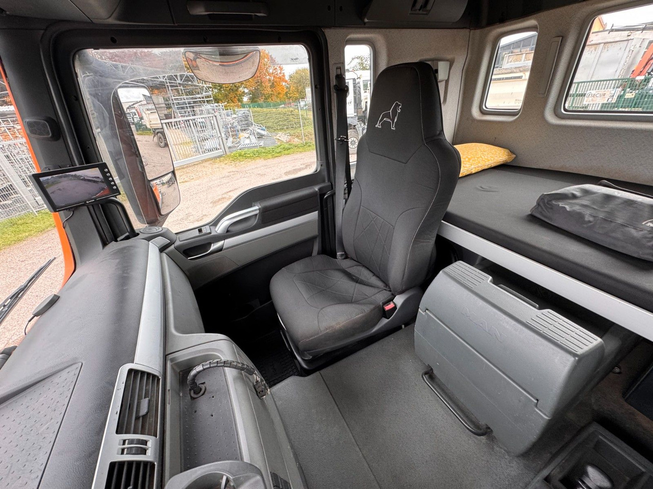 MAN 26.40 6X2 Multilift Abroller - Hook lift truck: picture 5 MAN 26.40 6X2 Multilift Abroller - Hook lift truck: picture 5