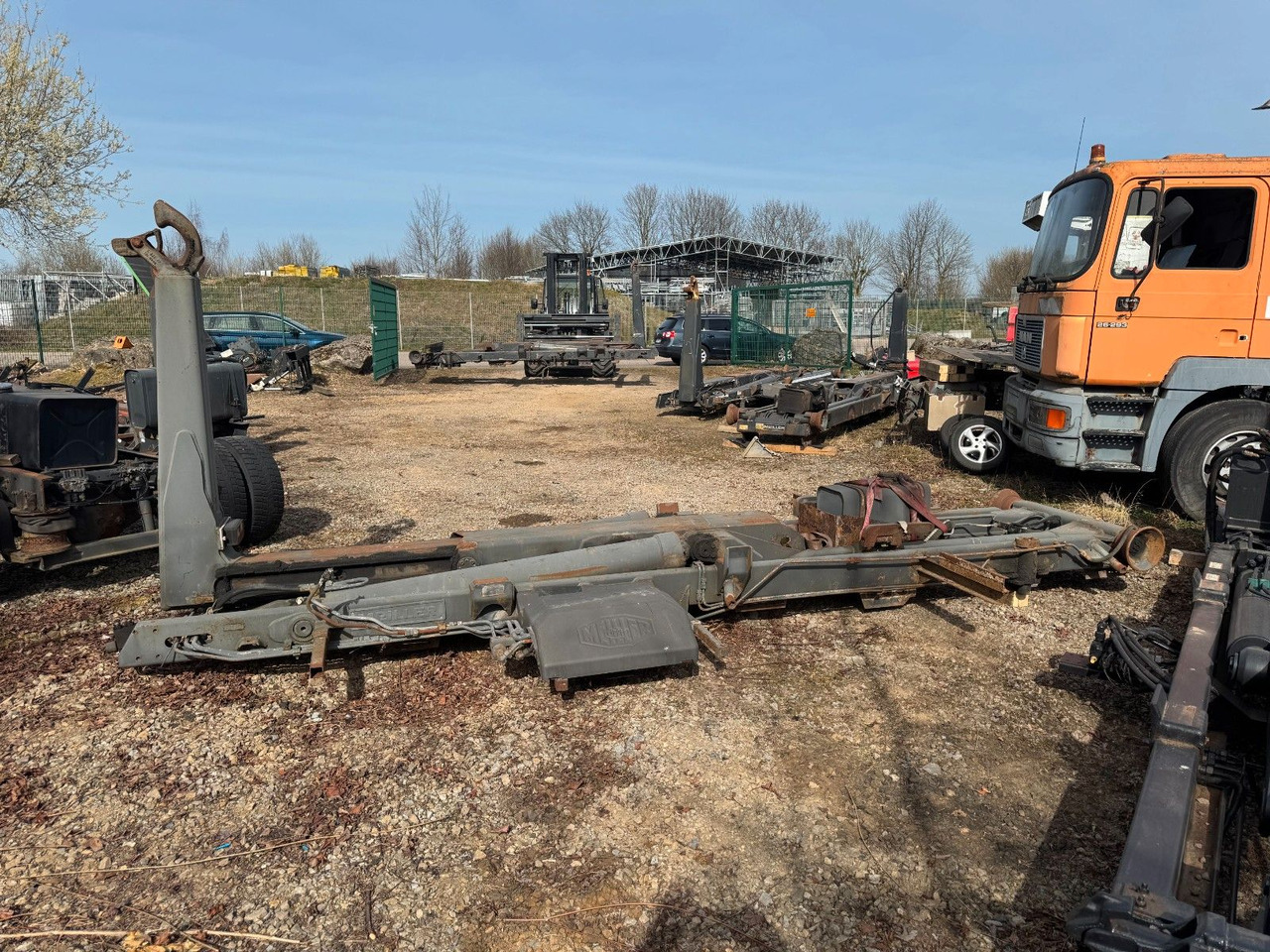 Meiller Abrollaufbau für 6X4 mit 3,90 Radstand - Hook lift truck: picture 4 Meiller Abrollaufbau für 6X4 mit 3,90 Radstand - Hook lift truck: picture 4