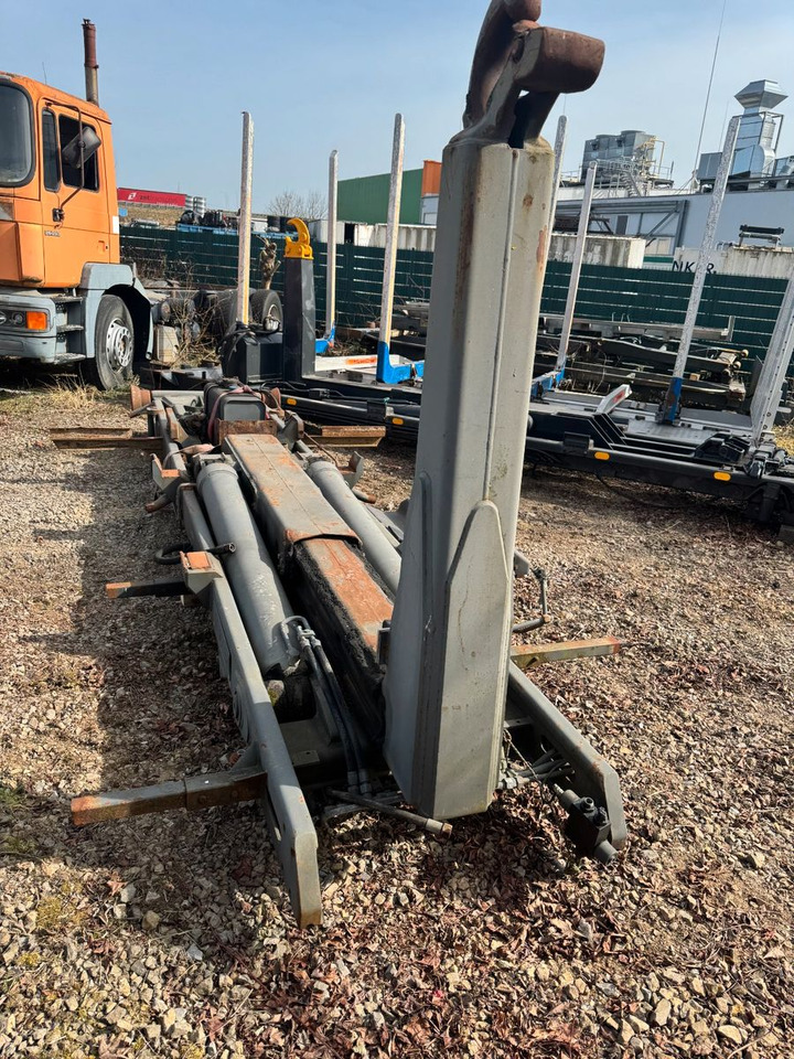 Meiller Abrollaufbau für 6X4 mit 3,90 Radstand - Hook lift truck: picture 1 Meiller Abrollaufbau für 6X4 mit 3,90 Radstand - Hook lift truck: picture 1