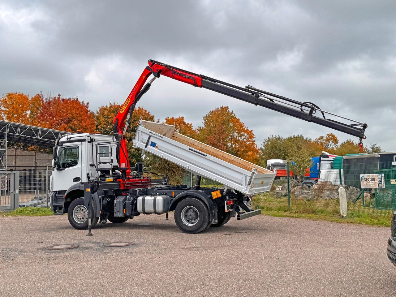 Mercedes-Benz 1840 2140 4X2 Kipper % Kran mit Funk Top Zust. - Tipper: picture 1 Mercedes-Benz 1840 2140 4X2 Kipper % Kran mit Funk Top Zust. - Tipper: picture 1