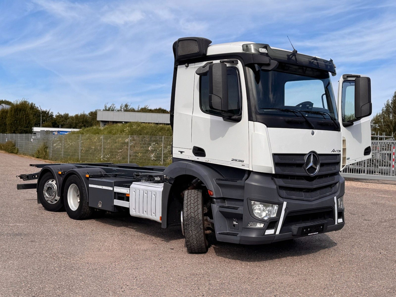 Mercedes-Benz 2536 6X2 ADR & kipphydraulik für Gastank - Tank truck: picture 1 Mercedes-Benz 2536 6X2 ADR & kipphydraulik für Gastank - Tank truck: picture 1