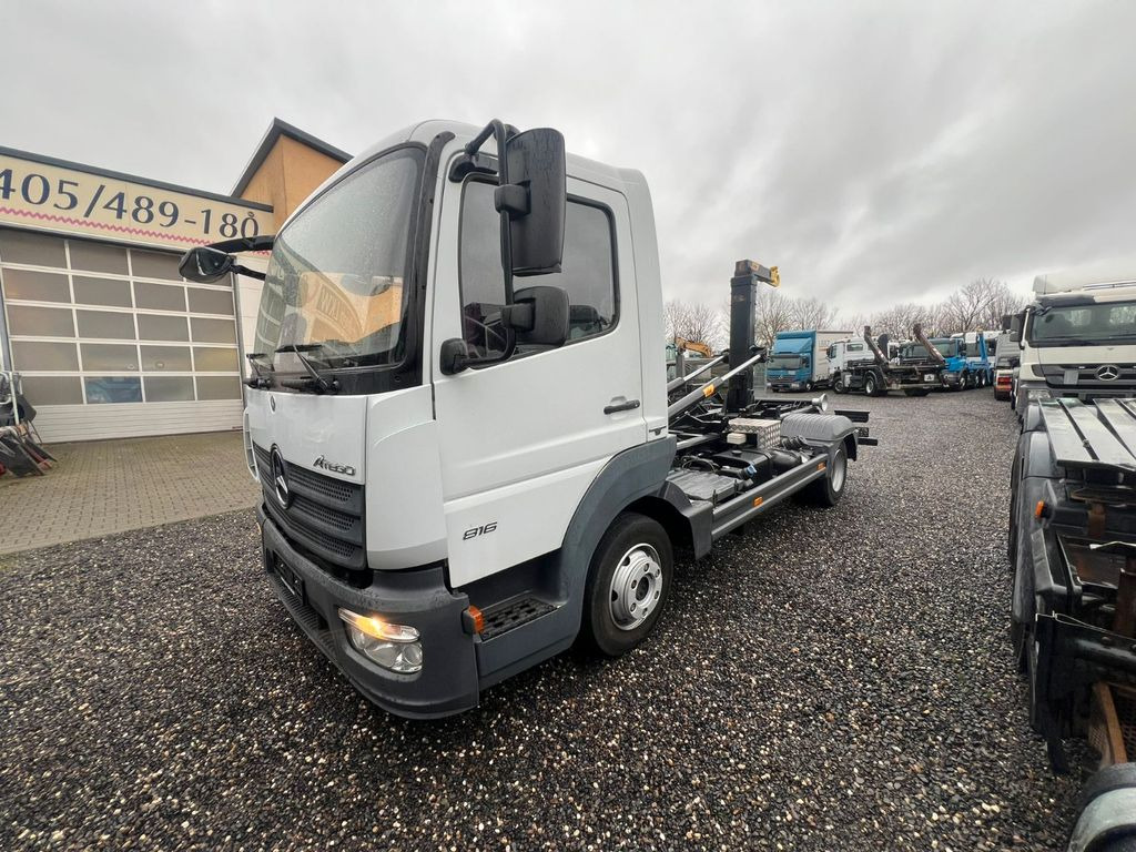 Mercedes-Benz 816 4X2 mit neuem Hyva Abroller Funk - Hook lift truck: picture 5 Mercedes-Benz 816 4X2 mit neuem Hyva Abroller Funk - Hook lift truck: picture 5