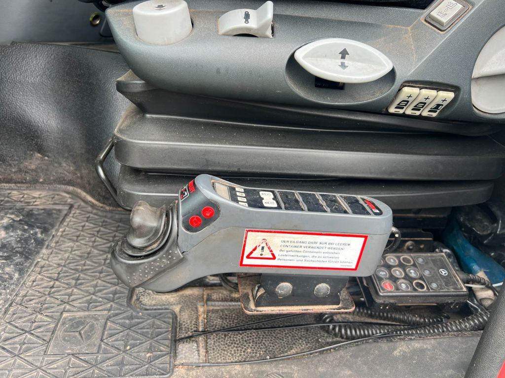 Multilift XR 21  Abrollkipperaufbau  3 Achser  - Hook lift truck: picture 4 Multilift XR 21  Abrollkipperaufbau  3 Achser  - Hook lift truck: picture 4