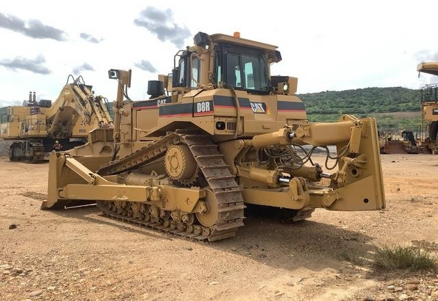 CAT D8R - Bulldozer: picture 2 CAT D8R - Bulldozer: picture 2