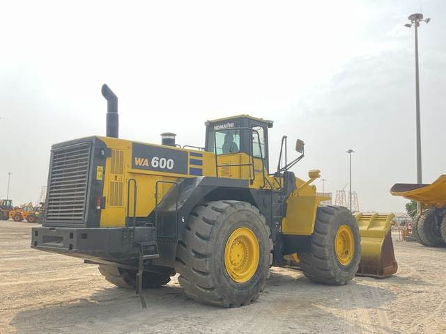 Komatsu WA600-6 - Wheel loader: picture 5 Komatsu WA600-6 - Wheel loader: picture 5