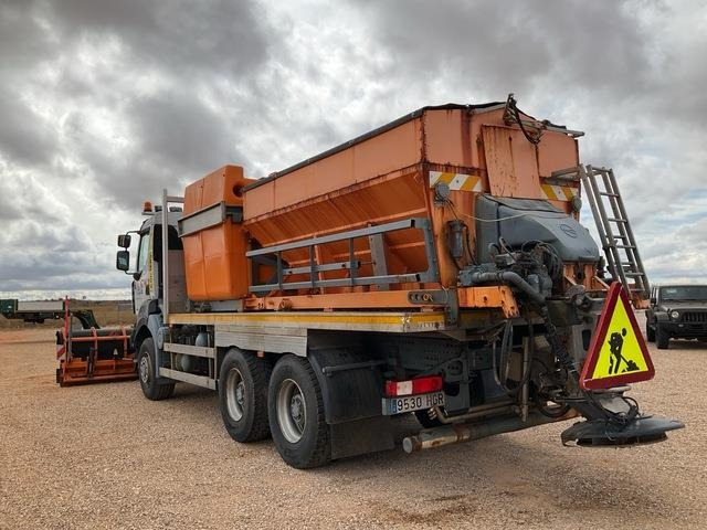 Renault Kerax - Snow removal vehicle: picture 2 Renault Kerax - Snow removal vehicle: picture 2