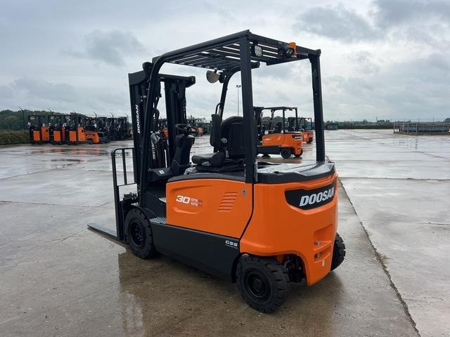 Doosan B30X-7 PLUS - Electric forklift: picture 2 Doosan B30X-7 PLUS - Electric forklift: picture 2
