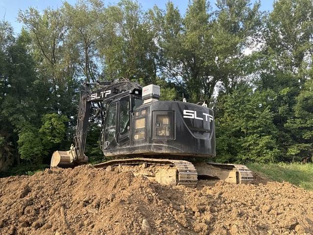 Hitachi ZX225USLC-6 - Crawler excavator: picture 3 Hitachi ZX225USLC-6 - Crawler excavator: picture 3